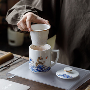 Tasse de bureau en porcelaine de jade Guanlan avec couvercle et infuseur à thé, cadeau d'affaires, tasse à thé en céramique haut de gamme - Product Image 4