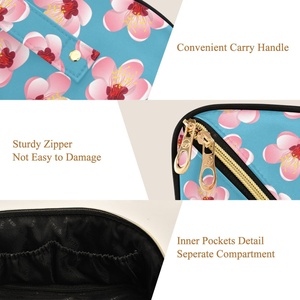 Pochette portable rose à fleurs, ouverture plate, sac de maquillage personnalisé avec logo, fermeture éclair dorée, trousse de toilette imperméable pour femmes - Product Image 4