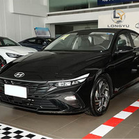 Nouvelle Hyundai Elantra 2026, modèle N Line 2025, berline blanche 4 portes 5 places