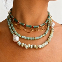 Collier artisanal en acier inoxydable avec perles, pierres naturelles et résine, bijoux minimalistes tendance pour femmes