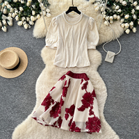 Ensemble élégant pour femmes, été, 2 pièces, haut en velours à manches bouffantes, bordure en perles, jupe courte en maille brodée florale, style A-line