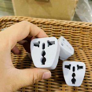 Adaptador de enchufe, adaptador de dos a tres clavijas, enchufe al por mayor para tiendas de un dólar, enchufe doméstico multifuncional. - Product Image 4