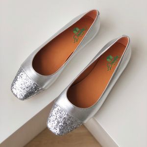 Chaussures plates en cuir d'agneau 100% pour femmes, chaussures de ballet scintillantes, mocassins pour femmes, chaussures décontractées pour filles, chaussures à bout rond, logo personnalisé - Product Image 2