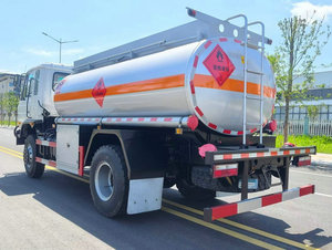 Camión de Combustible Diésel 4x4 de Buena Calidad con Capacidad de 8m3 en Venta - Product Image 2
