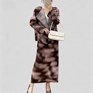 Ropa de Mujer al por Mayor, Conjuntos de Dos Piezas Plisados con Estampado, Ropa Femenina Elegante, Conjunto Plisado Miyake Otoño 2026 - Product Image 1