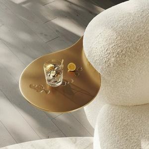 Canapé deux places Chesterfield moderne italien, structure en bois massif, tissu blanc, forme incurvée, mobilier de salon de luxe - Product Image 5