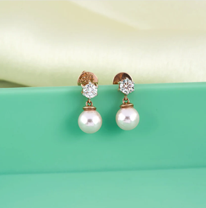 Elegantes pendientes de gota de oro blanco y diamantes con diseño delicado para eventos formales y ocasiones nocturnas de la India - Product Image 6