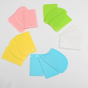 Ensemble de 3 outils de pâtisserie multicolores <span class=keywords><strong>en</strong></span> plastique PP pour lisser la crème et racler la <span class=keywords><strong>pâte</strong></span> et les gâteaux - Product Image 3