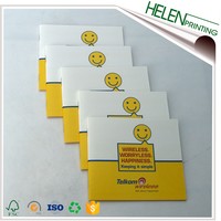 Impresión de catálogo de folletos con acabado brillante, diseño personalizado con opciones de estampado de papel recubierto, papel artístico, cartón corrugado