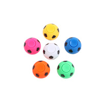 Mini ballon de football anti-stress rotatif pour enfants, idéal pour les cadeaux de fête de football et les remises en sachets cadeaux