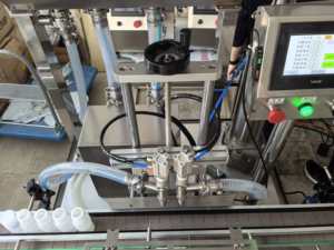 Machine <span class=keywords><strong>de</strong></span> remplissage <span class=keywords><strong>de</strong></span> bouteilles à double tête multifonctionnelle à haute précision pour pâtes, liquides et boissons - Product Image 4