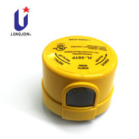 Lumière LED pour parking extérieur avec capteur photocellule, protection contre les surtensions IP65, garantie de 3 ans