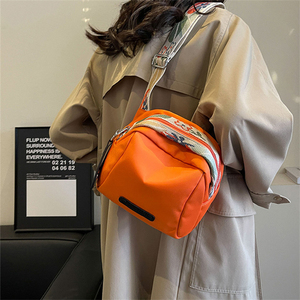 Water-resistant High Quality Oxford Fabric Pattern Strap Shoulder Tote With Zipper Pockets Cross Body Women Tote <strong>Bag</strong> - Product Image 2