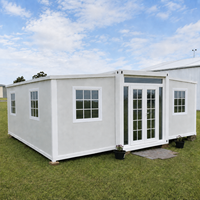 Maison extensible à double aile de style campagne française pour maison d'hôtes de prestige et villa de jardin à toit en pente