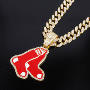 Collier pendentif équipe MLB <span class=keywords><strong>Boston</strong></span> Red Sox, breloque logo Red Sox en émail glacé, chaîne cubaine plaquée or, pour fan de baseball hip-hop - Product Image 1