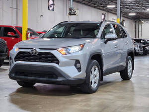 รถยนต์ปี 2020 รุ่น XLE SUV 4 ประตู เบาะหนัง กล้องมองหลัง พวงมาลัยซ้าย ไฟหน้า LED หลังคาซันรูฟ ถุงลมนิรภัย 8 จุด จอสัมผัส ระบบเกียร์อัตโนมัติ - Product Image 3