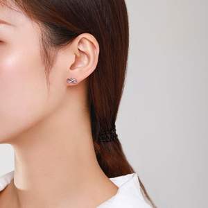 Pendientes de Plata de Ley S925 Minimalistas con Circonita Redonda y Símbolo de Eternidad, Versión en Cobre Personalizable - Exclusivo para Mujeres - Product Image 2