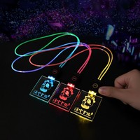 Badge nominatif personnalisable vierge, rechargeable, multicolore, en acrylique, clignotant, avec sangle de cou en plastique réglable