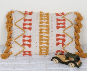 Funda de Cojín Cuadrada con Borde de Flecos, Textura Moderna Hecha a Mano, 100% Algodón, Color Amarillo Mostaza Marfil, Decoración para el Hogar, Cierre con Cremallera - Product Image 1