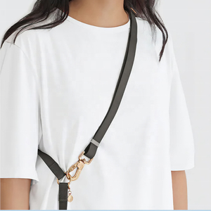Laisse pour <span class=keywords><strong>chien</strong></span> mains libres en alliage multifonctionnelle, étanche en PVC, personnalisée, de luxe, classique, solide avec clip métallique couleur or - Product Image 3