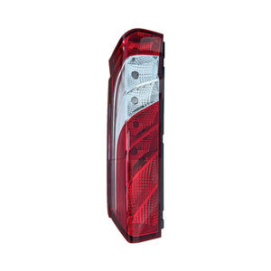 Luces Traseras LED Iveco de 12V con Lente Roja para Camiones de Servicio Mediano, Repuesto Izquierdo y Derecho - Product Image 1