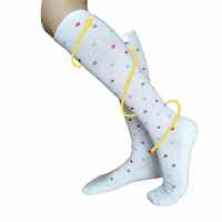 Chaussettes de compression classiques personnalisées pour femmes, hauteur genou, respirantes, à pois blancs, en coton, pour sports de plein air - Prix de gros