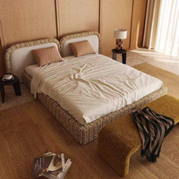 Lit double moderne de style designer en tissu de coton et lin italien minimaliste, 1,8 m, arqué, sur pieds, confortable, en bois de pin