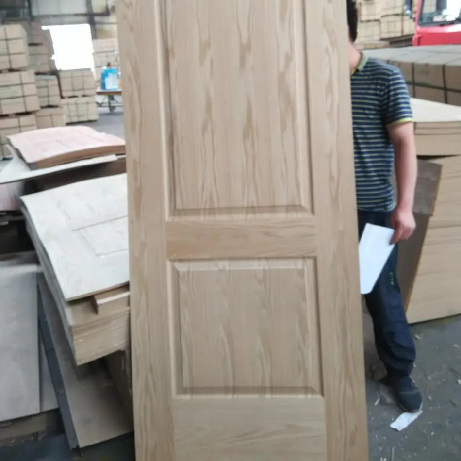 HDF piel de la puerta moldeada con chapa de madera