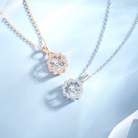 Collier en Moissanite 5mm Coupe Ronde Pendentif Grappe Florale Argent Sterling 925 En Stock Vente en Gros Bijoux Fins pour Boutiques