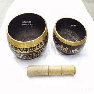 Bol chantant tibétain en laiton sculpté avec mantra, pour la méditation et le yoga, fait à la main, en métal moulé - Product Image 2