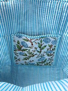 Sac fourre-tout matelassé réversible en coton bio fait main, imprimé au bloc, fermeture ouverte, grande taille, motif floral Kantha, été-automne - Product Image 3