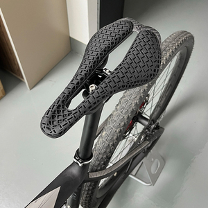 Selle de vélo personnalisée en fibre de carbone imprimée en 3D - Légère et confortable pour les vélos de route, personnalisable OEM ODM - Product Image 6
