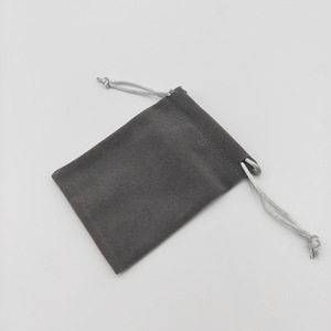 Bolsa de terciopelo con cordón negro, bolsa personalizada para guardar joyas con opción de impresión para empaque de regalo - Product Image 3