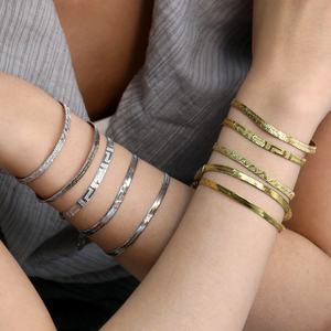 Lot de Bracelets Empilables en Acier Inoxydable Plaqué Or 18K, Style Minimaliste, Chaîne Serpent Tendance pour Femme, Vente en Gros - Product Image 1