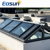 Système de ventilation automatique de toit moderne avec puits de lumière en verre à persiennes pyramidales, éclairage naturel et contrôle des insectes en alliage d'aluminium