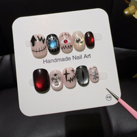 OEM ODM Vente en gros Faux ongles à presser faits main, motif œil de chat gothique, œil flamme 3D, courts carrés, réutilisables, ensemble personnalisé