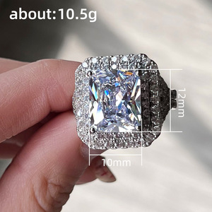 Anello di fidanzamento da donna F1561 in oro bianco con diamante taglio smeraldo, colore D naturale, montatura a halo - Product Image 4