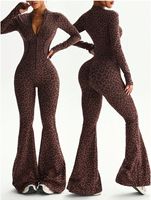 Combinaison de yoga une pièce pour femme à imprimé léopard, manches longues, coupe ajustée, avec effet froncé aux fesses et pantalon évasé