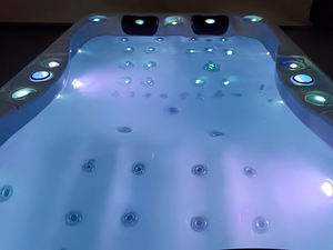 高品質のマッサージワールプールバスタブ自立型2人用ホットタブ屋外スパLEDライト滝付き - Product Image 5
