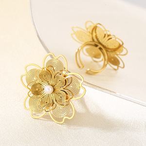 Bague géométrique multicouche en acier inoxydable haut de gamme, style rétro européen et américain, motif <span class=keywords><strong>tournesol</strong></span>, style <span class=keywords><strong>cour</strong></span>, pour femme, dorée et tendance - Product Image 6