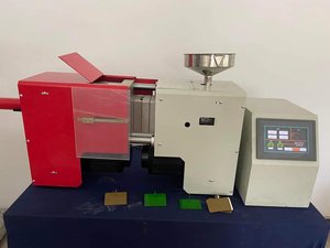 Macchina per Stampaggio a Iniezione Automatica da Tavolo di Piccole Dimensioni - Product Image 2