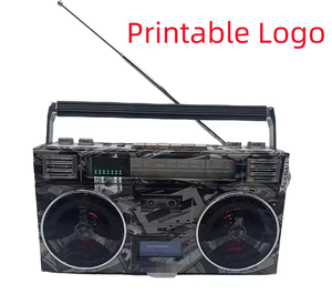 Radio cassette vintage grise, haut-parleur stéréo portable pour l'audio en extérieur - Product Image 1