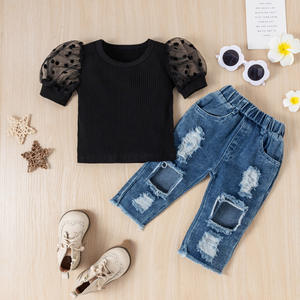 Conjunto de Ropa de 2 Piezas para Niñas: Camiseta con Mangas Abullonadas y Jeans Rotos, de una Boutique de Ropa Infantil al por Mayor - Product Image 2