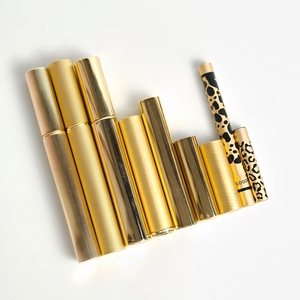 ภาชนะบรรจุเครื่องสำอางหลอดอลูมิเนียมและฝาปิดอลูมิเนียมหลอดลิปสติกทรงสี่เหลี่ยมอลูมิเนียมสีแดงสั่งทำจากโรงงาน - Product Image 4