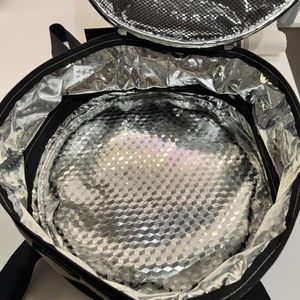 กล่องใส่เค้กทรงกลมพร้อมฝาปิดและหูหิ้ว กระเป๋าเก็บความร้อนสำหรับขนส่งเค้ก คัพเค้ก และพาย เพื่อการขนส่งที่ปลอดภัย - Product Image 6