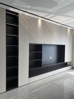 Meuble TV mural complet avec portes vitrées, étagères ouvertes, dos en bois, tiroirs – Meuble TV moderne pour salon