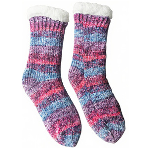 Chaussettes pantoufles doublées en sherpa avec logo personnalisé pour <span class=keywords><strong>femmes</strong></span>, chaussettes d'hiver épaisses, chaudes, en tricot, moelleuses, avec grip antidérapant, faible MOQ - Product Image 2