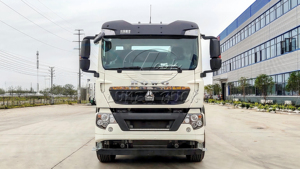 Camión Grúa y Remolcador Integrado HOWO 8x4 50T – Vehículo de Rescate en Carretera de Uso Pesado - Product Image 3