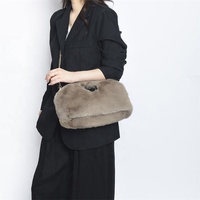 Tas Selempang Wanita Bulu Imitasi, Tas Clutch Lembut Berbulu dengan Tali Rantai Emas, Tas Bahu Fashion, Tas Selempang, Tas Tangan Bulu Imitasi Ramah Lingkungan