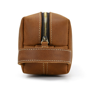 <strong>2025</strong> Crazy Horse Genuine Leather Handheld <strong>Wash</strong> <strong>Kit</strong> for Men Retro New Travel Cosmetic Storage Bag with Zipper Closure